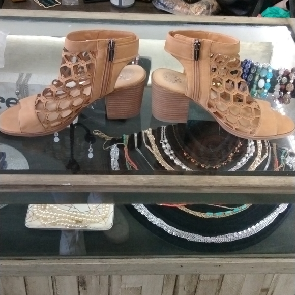 Vince Camuto heels - Picture 7 of 7